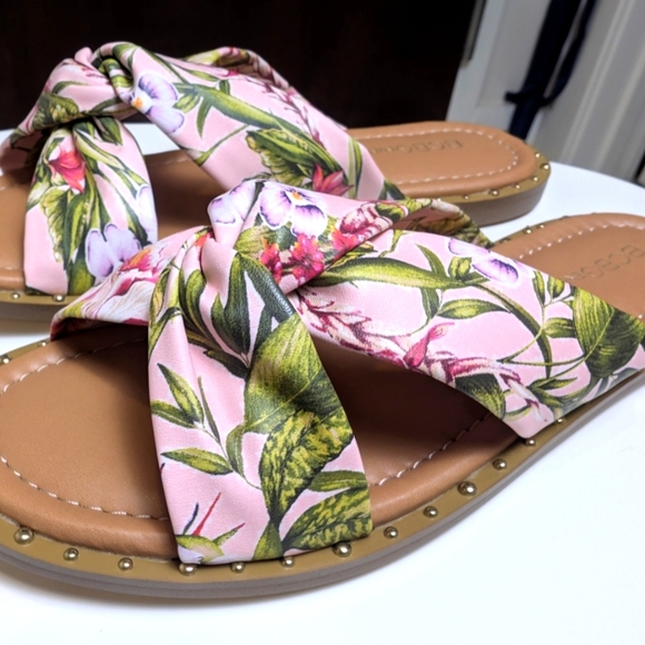 BCBGeneration Zexanna Pink Green Floral Open Toe Studded Slides Sandals Size 6.5 - Picture 5 of 7